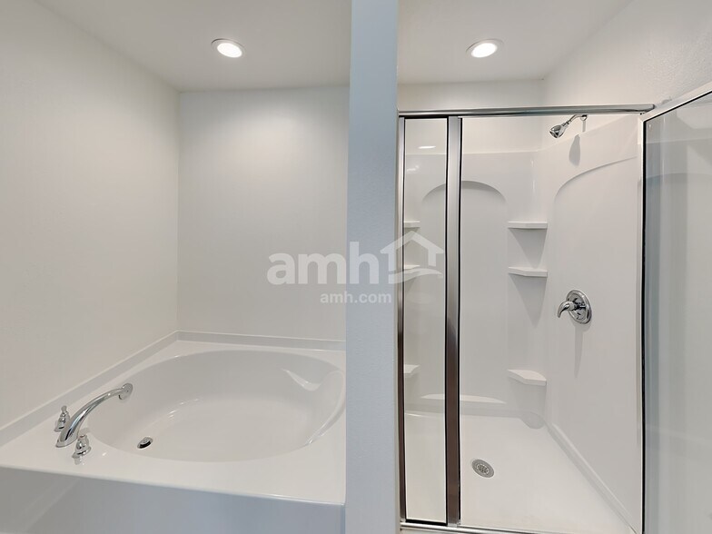 Building Photo - 14411 Alistar Manor Dr