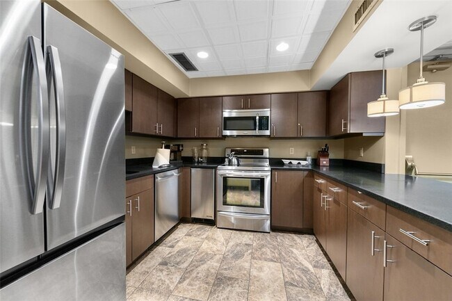 Building Photo - 320 Fort Duquesne Blvd