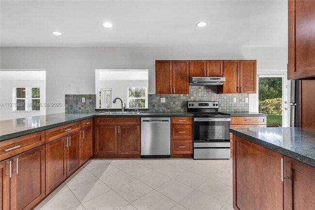 Building Photo - 8700 SW 64th Ave