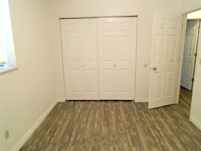 Building Photo - 1002 Apache Dr