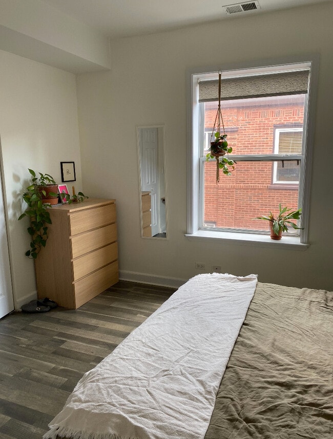 Building Photo - 1623 W Wallen Ave