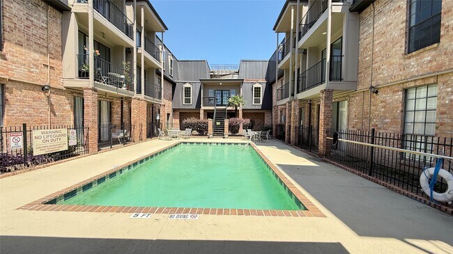 Building Photo - 2425 Underwood St