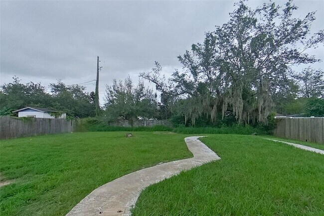 Building Photo - 2441 Healy Dr