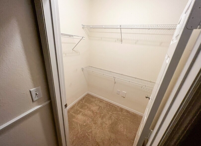 Building Photo - 6556 Emerald Dunes Dr