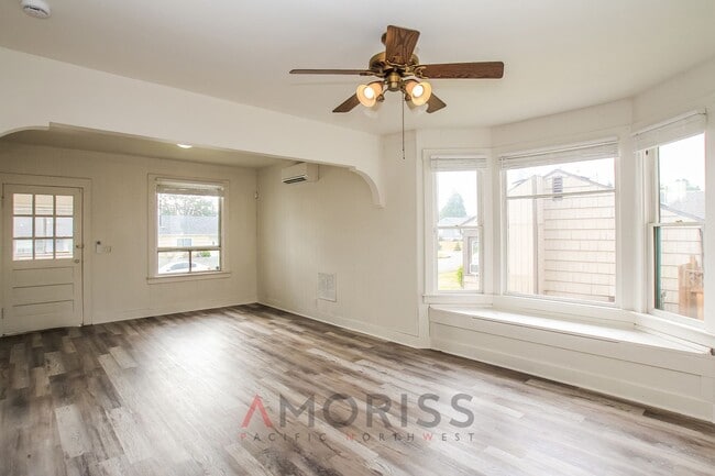 Building Photo - Cozy 2-Bedroom Home in Tacoma's Eastside — Move-In Ready!