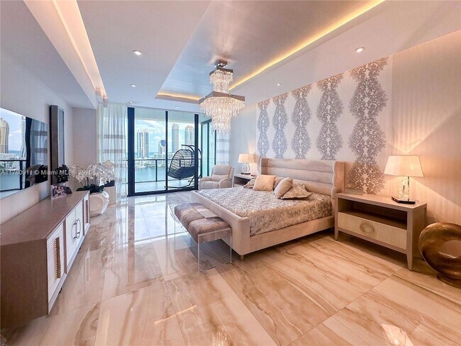 Building Photo - 5000 Island Estates Dr