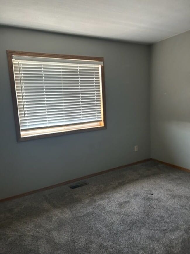 Building Photo - 5624 S Mandy Ave