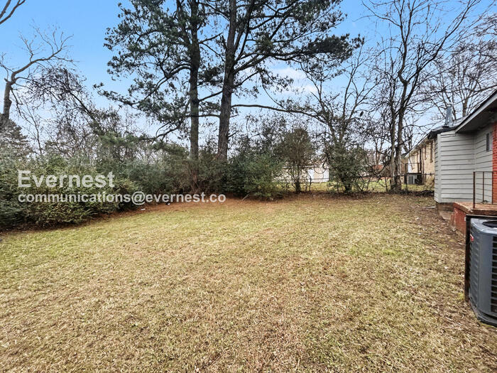 Building Photo - 1758 Woodburn Dr