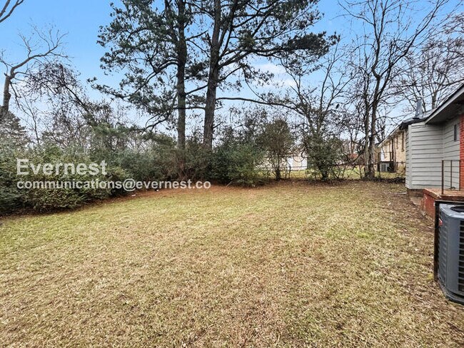 Building Photo - 1758 Woodburn Dr