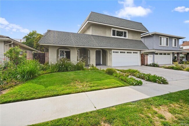 Building Photo - 6215 Hesperia Ave