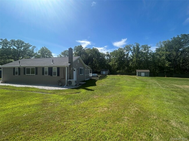Building Photo - 980 Lakes Rd
