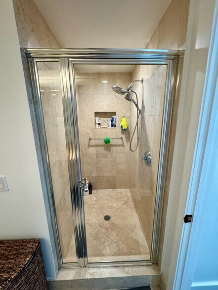 Building Photo - 111 SE 8th Ave