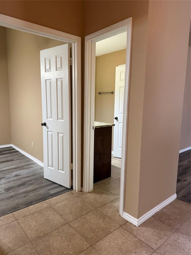 Building Photo - 6303 Weeks Cove