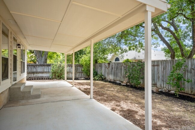 Building Photo - 963 River Rock