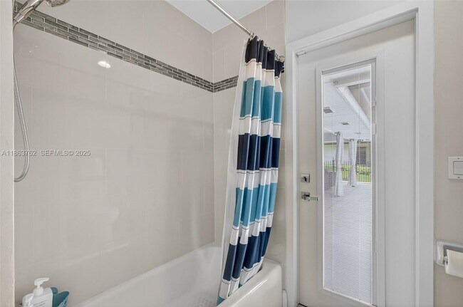 Building Photo - 15 Balfour Rd E