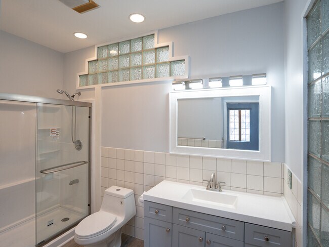 Building Photo - 355 Hudson Ave