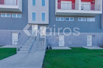 Building Photo - 1666 S Razorback Rd