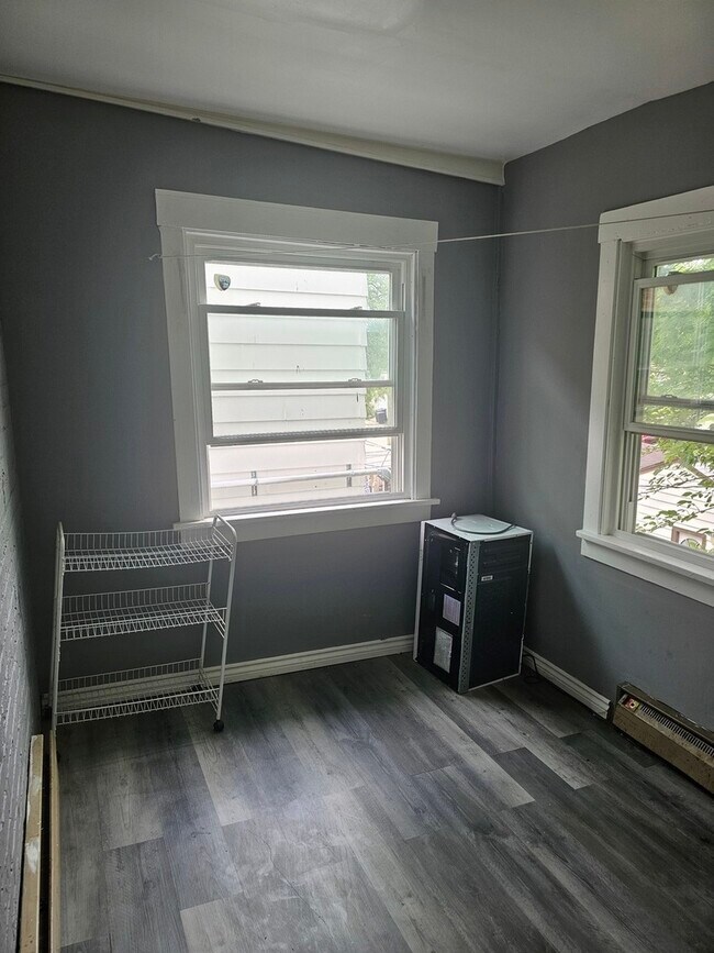 Building Photo - 5506 N Luna Ave