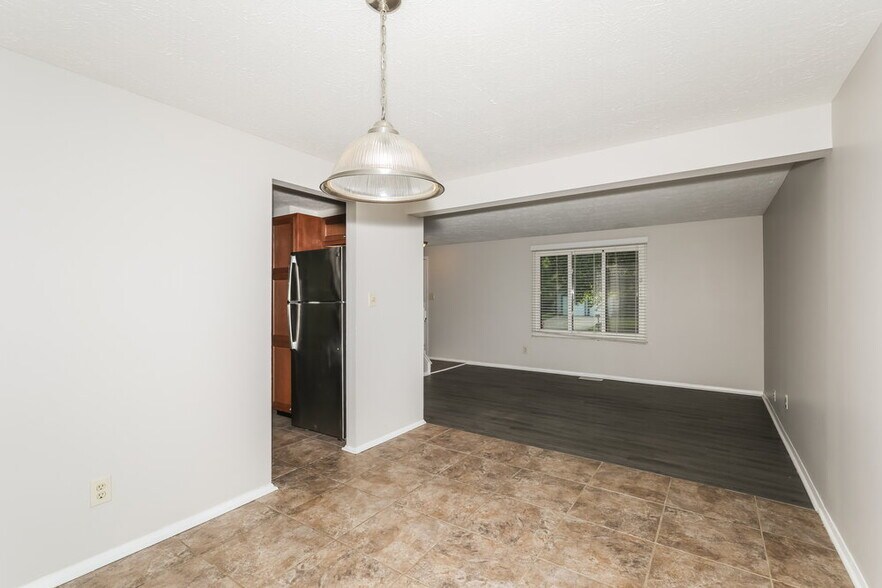 Building Photo - 8931 Squire Ct
