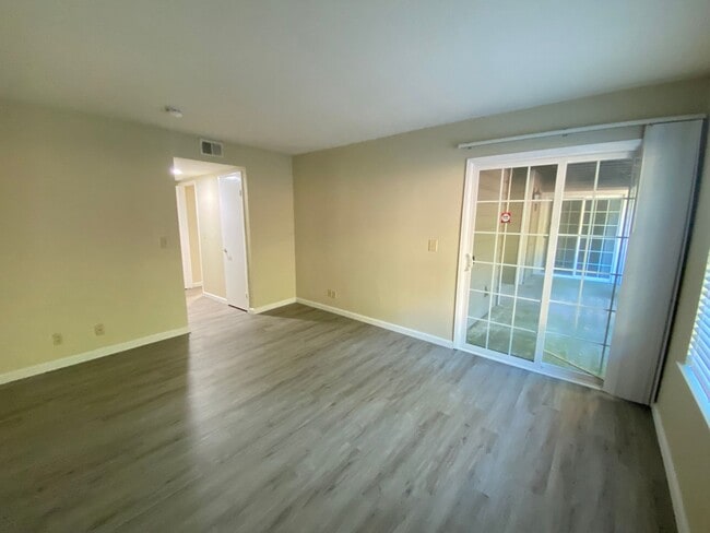 Building Photo - Amazing Condo Nestled in the Oakland Hills W/ Parking, Laundry & Patio!