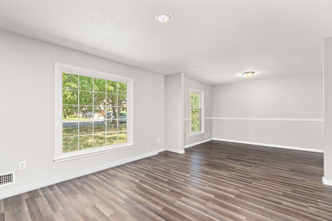 Building Photo - Spacious Overland Park 4 Bedroom Home - Av...