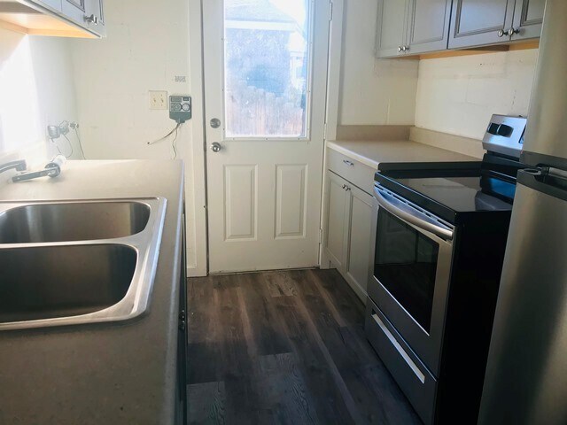 Building Photo - 120 E 8th N