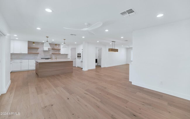 Building Photo - 4154 N 35th Pl