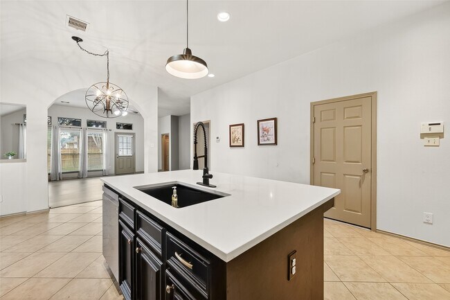 Building Photo - 2826 Lakecrest Forest Dr