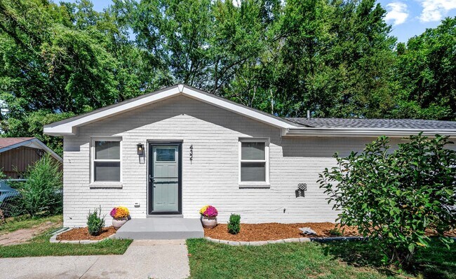 Building Photo - 4321 Central Valley Dr