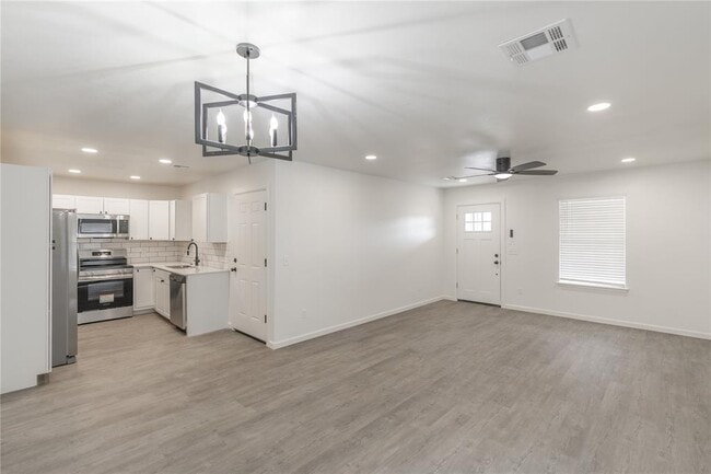 Building Photo - 531 Parkhill Cir