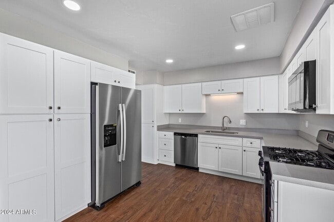 Primary Photo - 6134 W Mulberry Dr