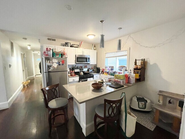 Building Photo - Modern 3 Bed with Private Deck + In-Unit L...
