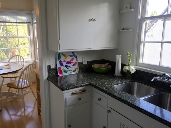 Building Photo - 10327 1/4 Ashton Ave