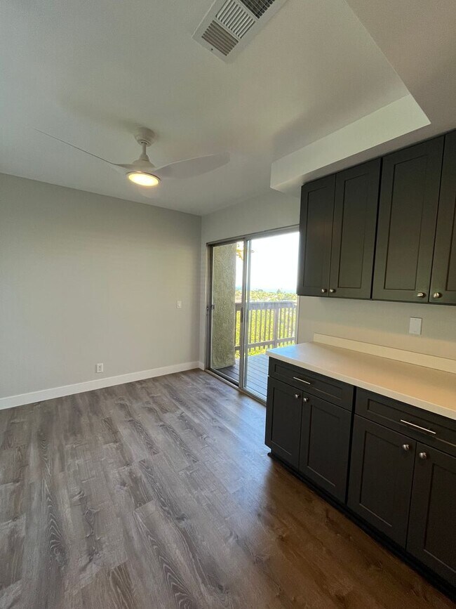 Building Photo - Stunning Views on the Mesa