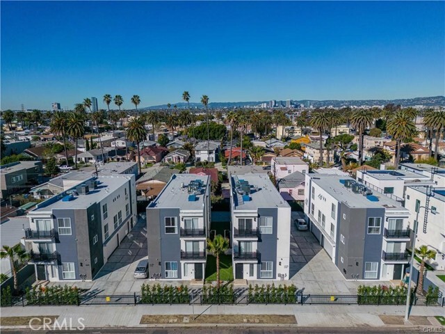 Building Photo - 2729 S La Brea Ave