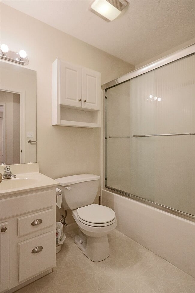 Building Photo - 2623 E Oaklawn Ct