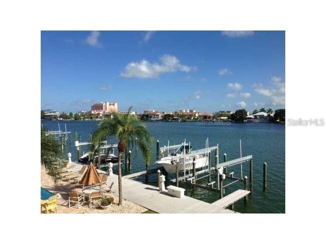 Building Photo - 692 Bayway Blvd