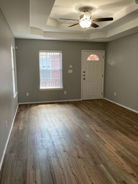 Building Photo - 910 English Ave