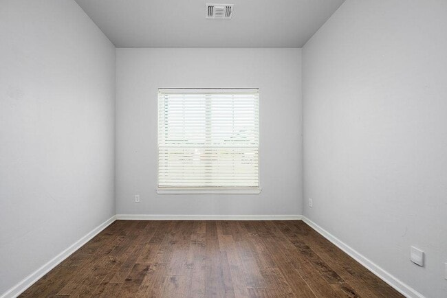 Building Photo - 800 Firefork Ave