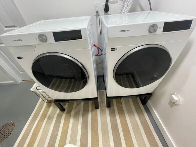 Building Photo - 1215 Delor Ave