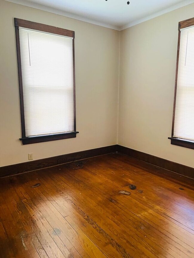 Building Photo - 2224 Iowa St