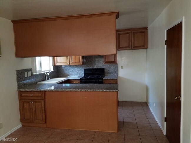 Building Photo - 2 br, 1 bath  - 442 Solano Ave