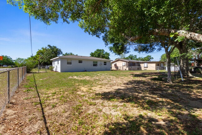 Building Photo - 2525 Forest Dr