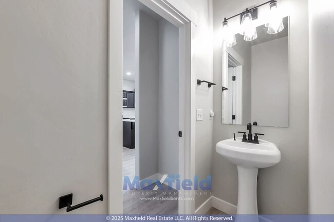 Building Photo - Great Townhome in Lehi - 3BD - 2BTH - 2GAR...