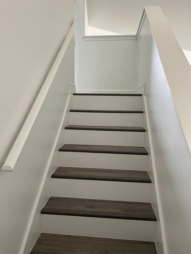 Building Photo - 725 Hawk Ln