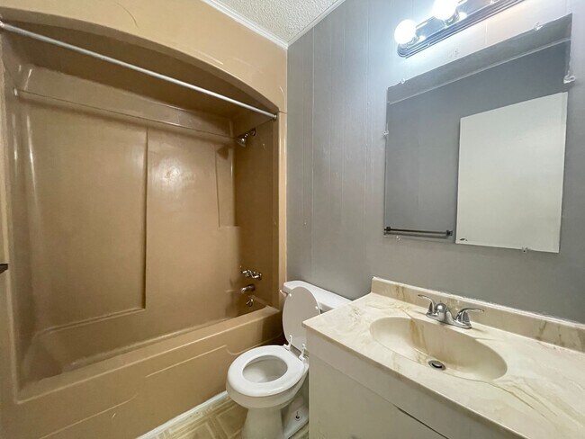 Building Photo - 5364 S Hutchinson Ave