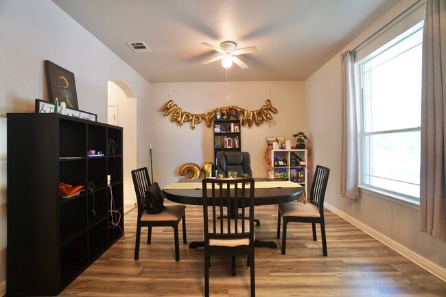 Building Photo - 18621 Dry Pond Dr