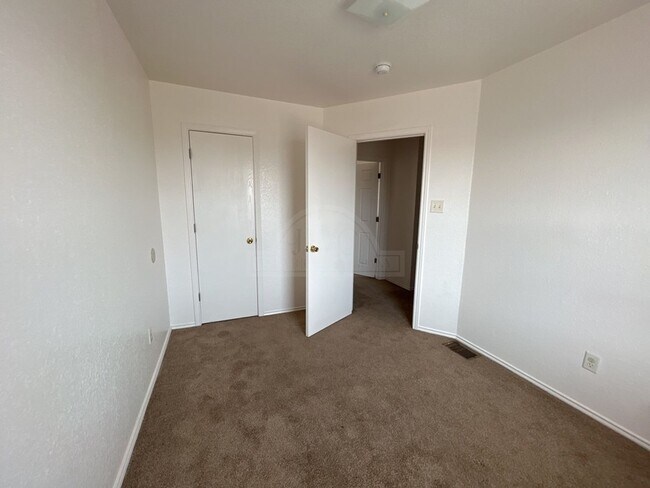 Building Photo - 4504 Deek Dr