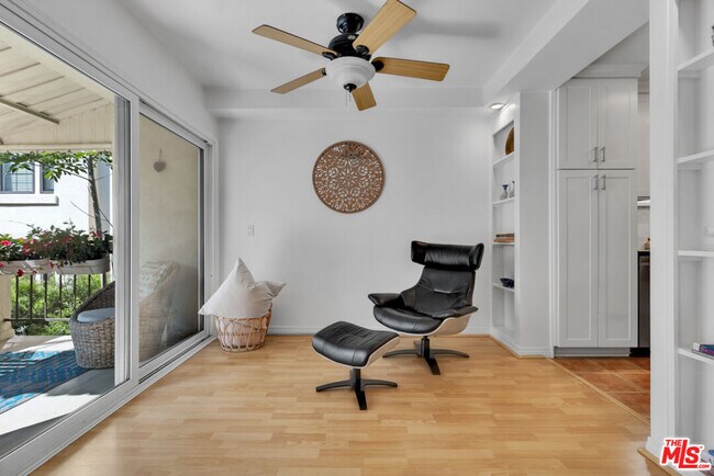 Building Photo - 11789 Montana Ave