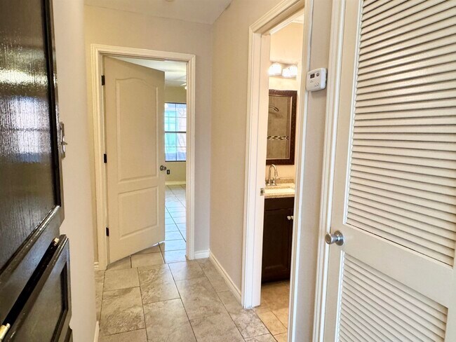 Building Photo - 207 Martingale
